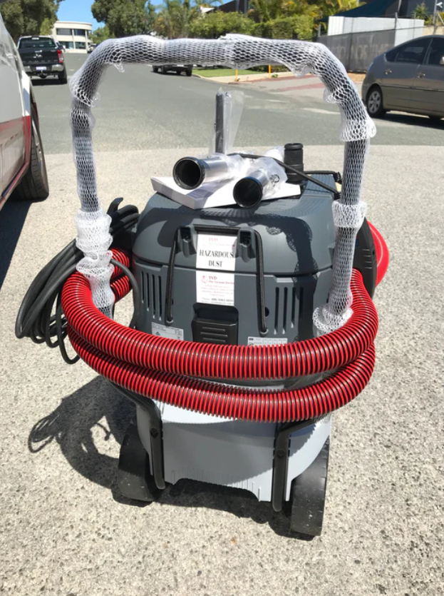 Max Alderaus The Nilfisk VHS 42 30L Wet & Dry Vacuum is an...